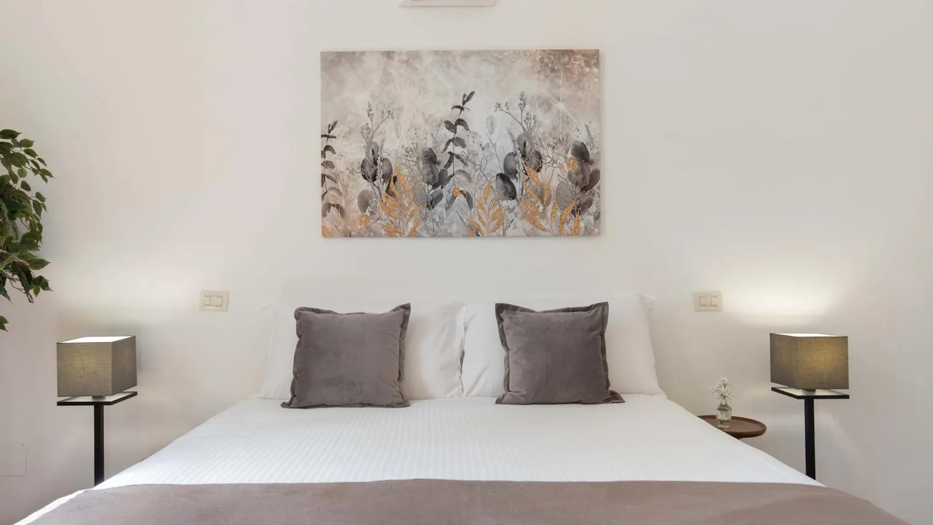 900 - Guest House Livorno Italy