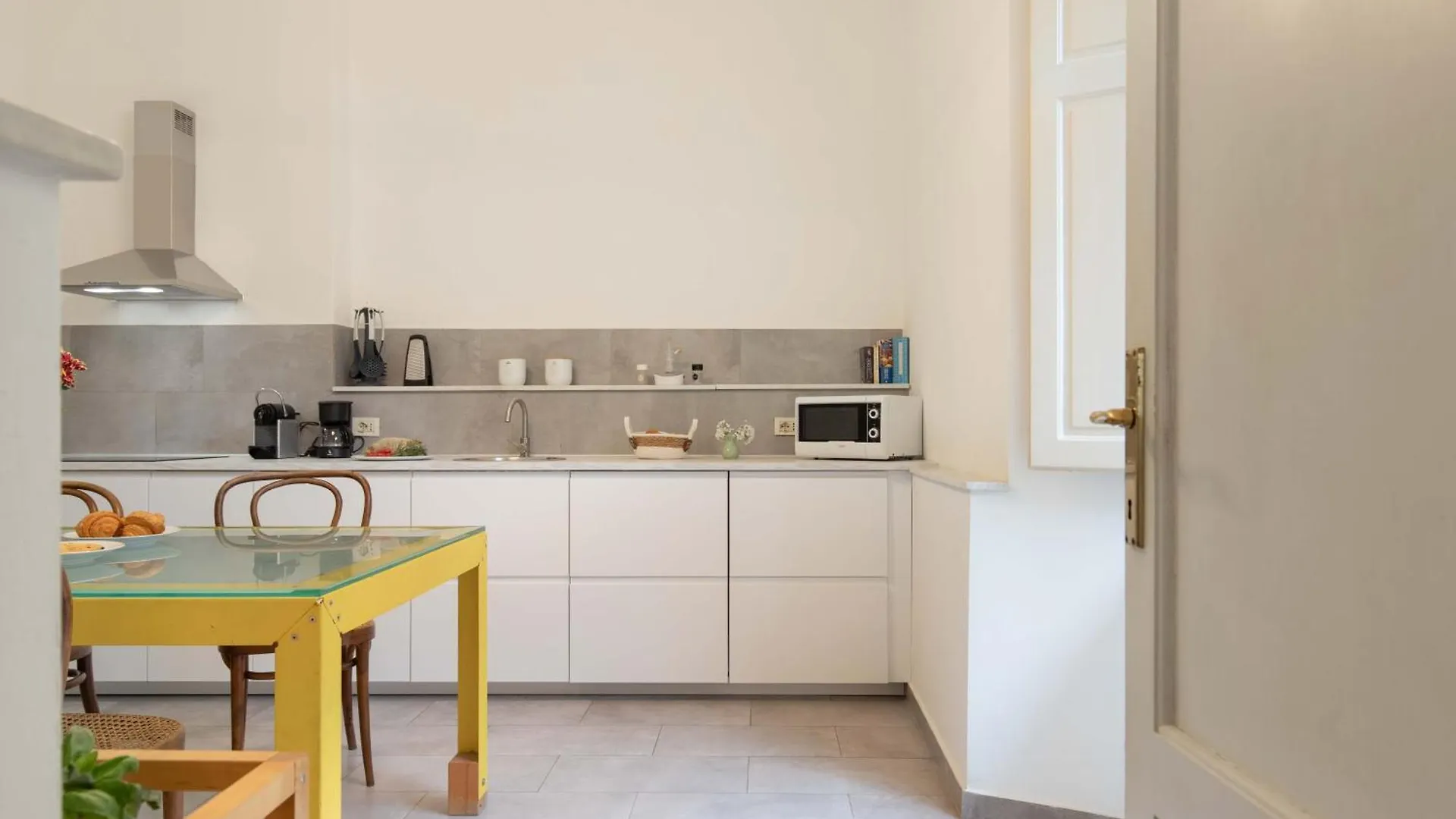 900 - Guest House Livorno
