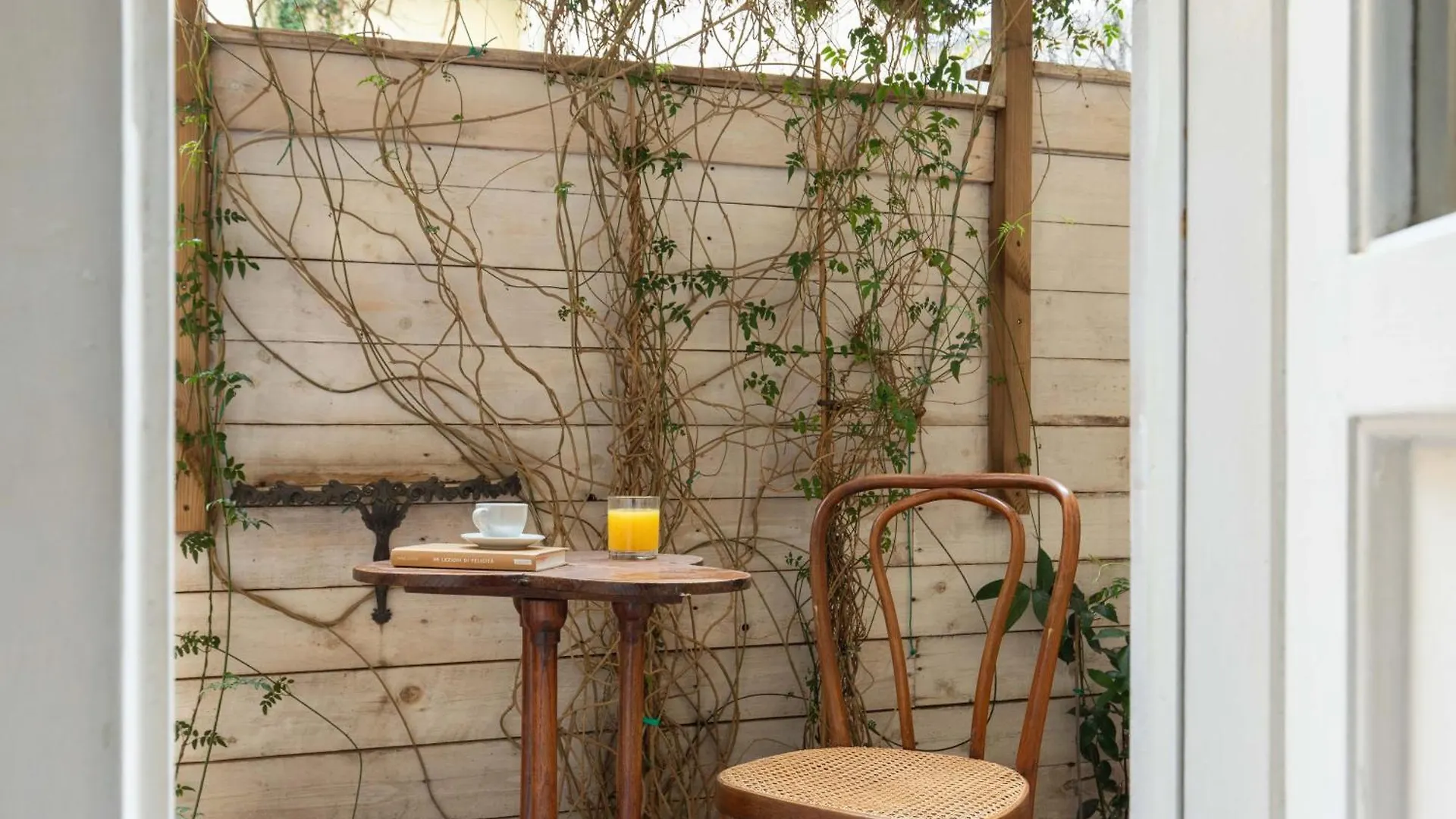 900 - Guest House Livorno 0*,  Italy