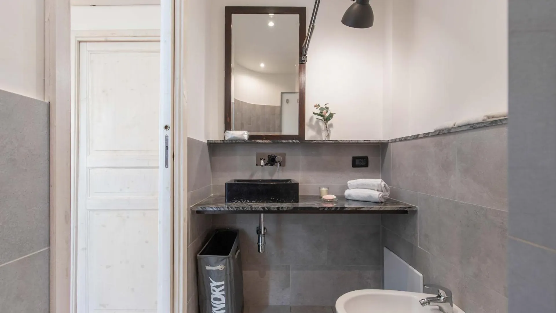 900 - Guest House Livorno