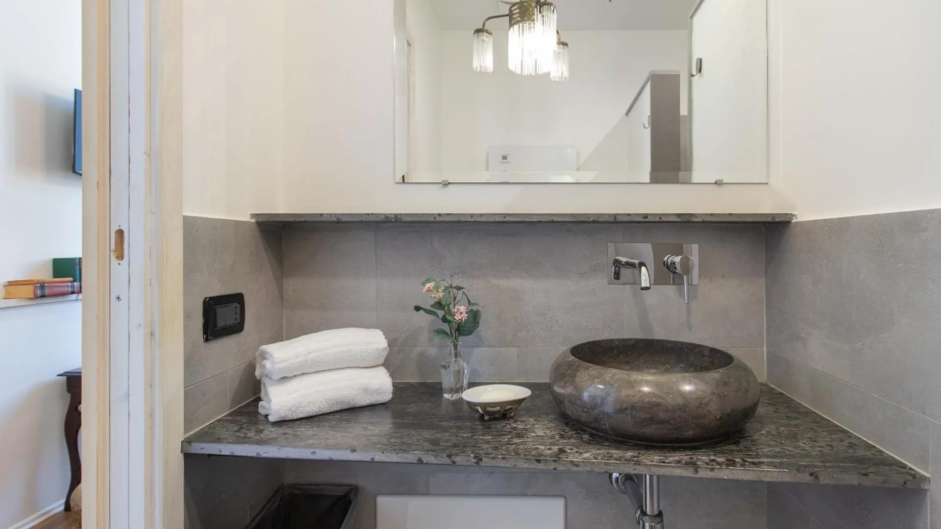 900 - Guest House Livorno 0*,  Italy
